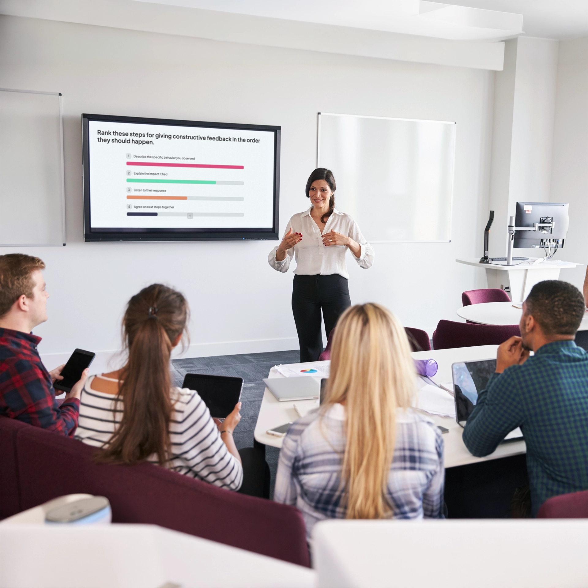A trainer using AhaSlides ranking poll to assess learner confidence across key concepts