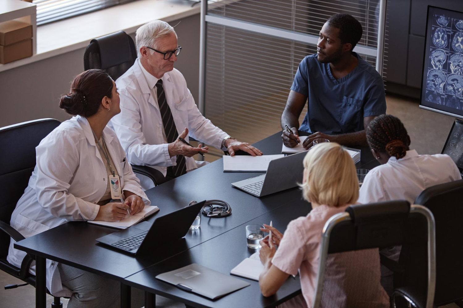 5 doktor arasında bir tartışma