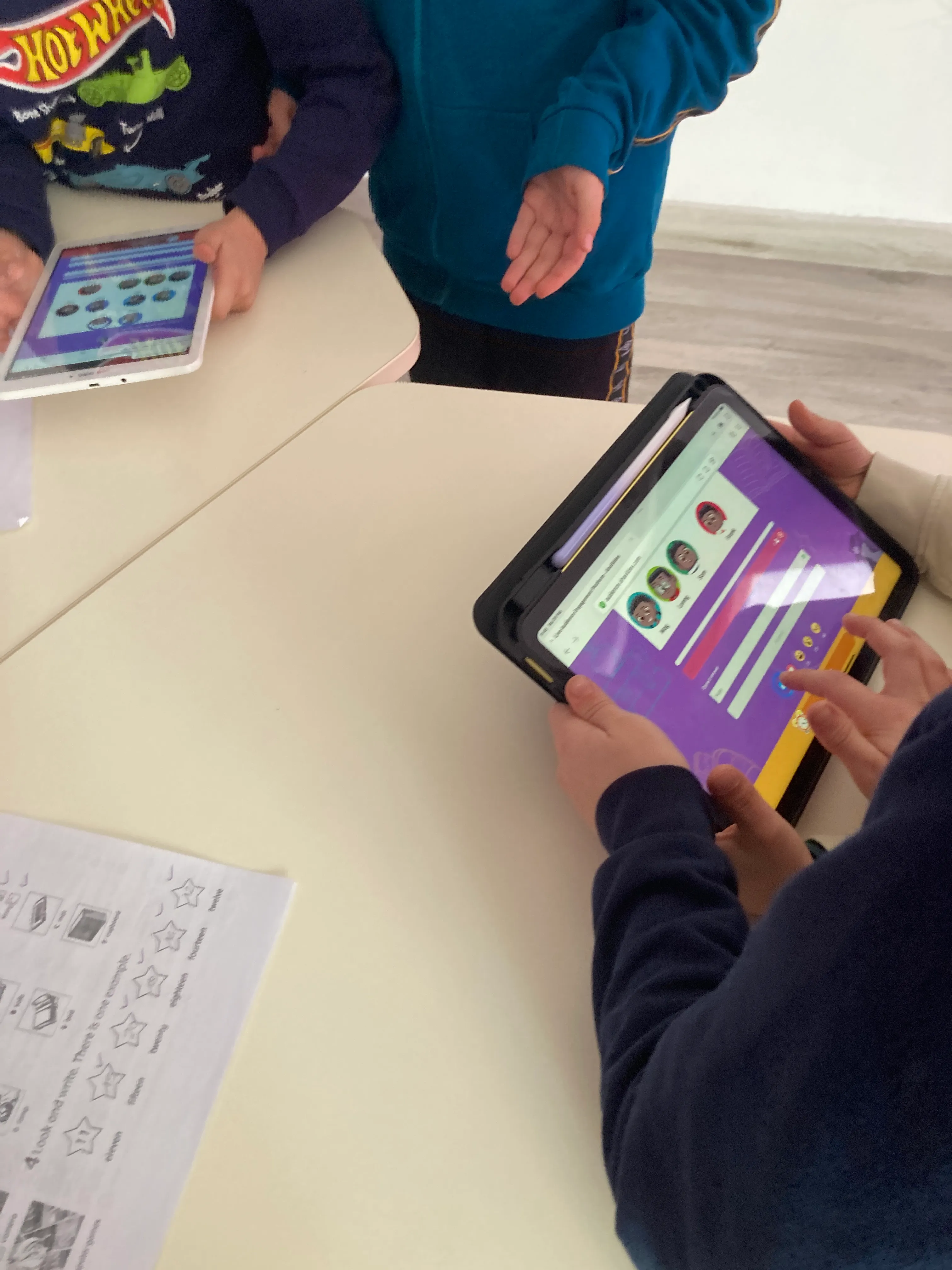 How "The English Lady" — a private language school in Sardinia — uses AhaSlides for more engaging English lessons