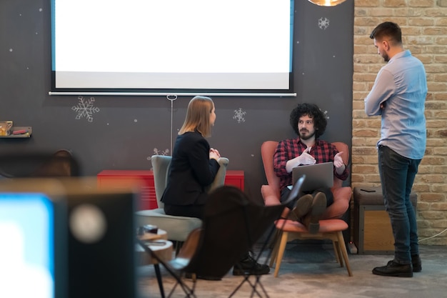 團隊正在觀看演示